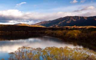 买微博转发渠道违法吗安全吗_在当今数字化时代，社交媒体已经成为了我们日常生活的重要部分。微博作为一个广泛使用的社交媒体平台，拥有大量的用户群体和影响力。然而，随着微博用户数量的增长，一些用户为了追求关注度、扩大影响力或者提高营销效果，选择购买微博转发渠道。那么，买微博转发渠道是否违法？是否安全？本文将从多个角度对此进行深度探讨。 !